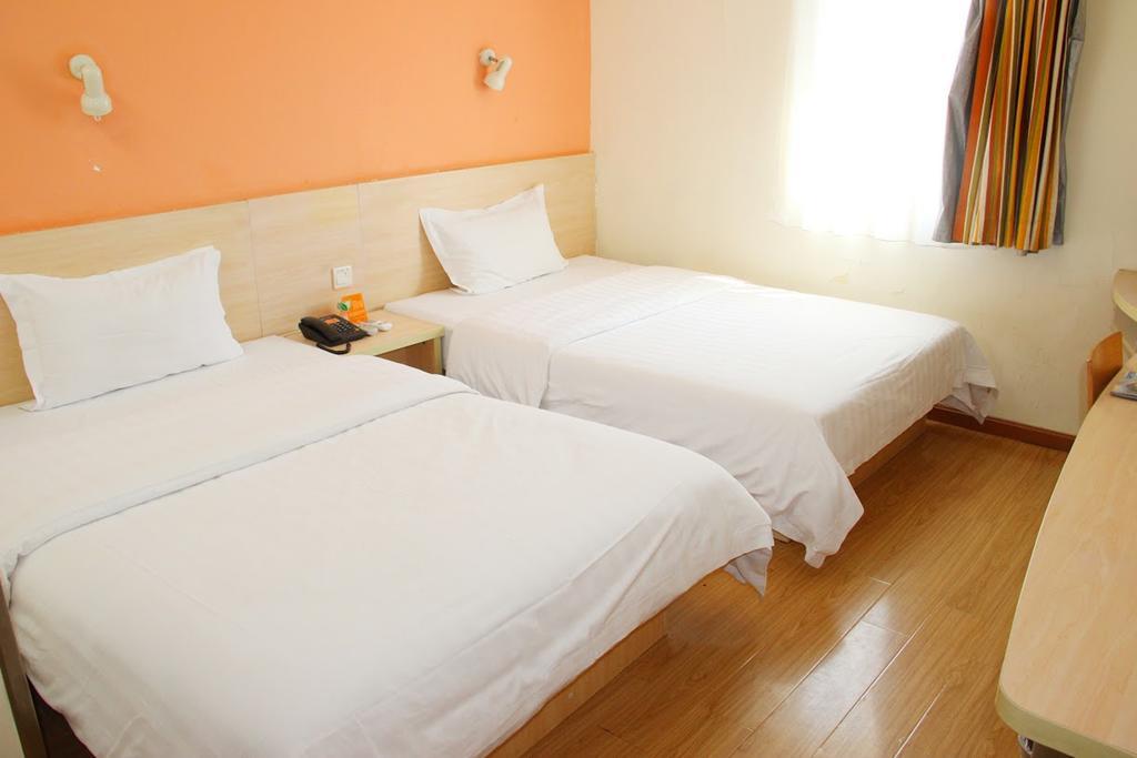 7Days Inn Chongqing Nanping Pedestrian Street Bagian luar foto